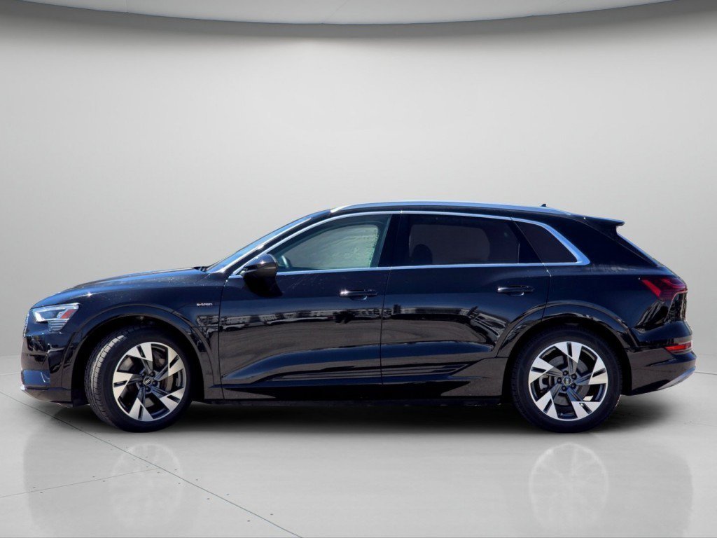 Used 2022 Audi e-tron Premium AWD/4WD image 16