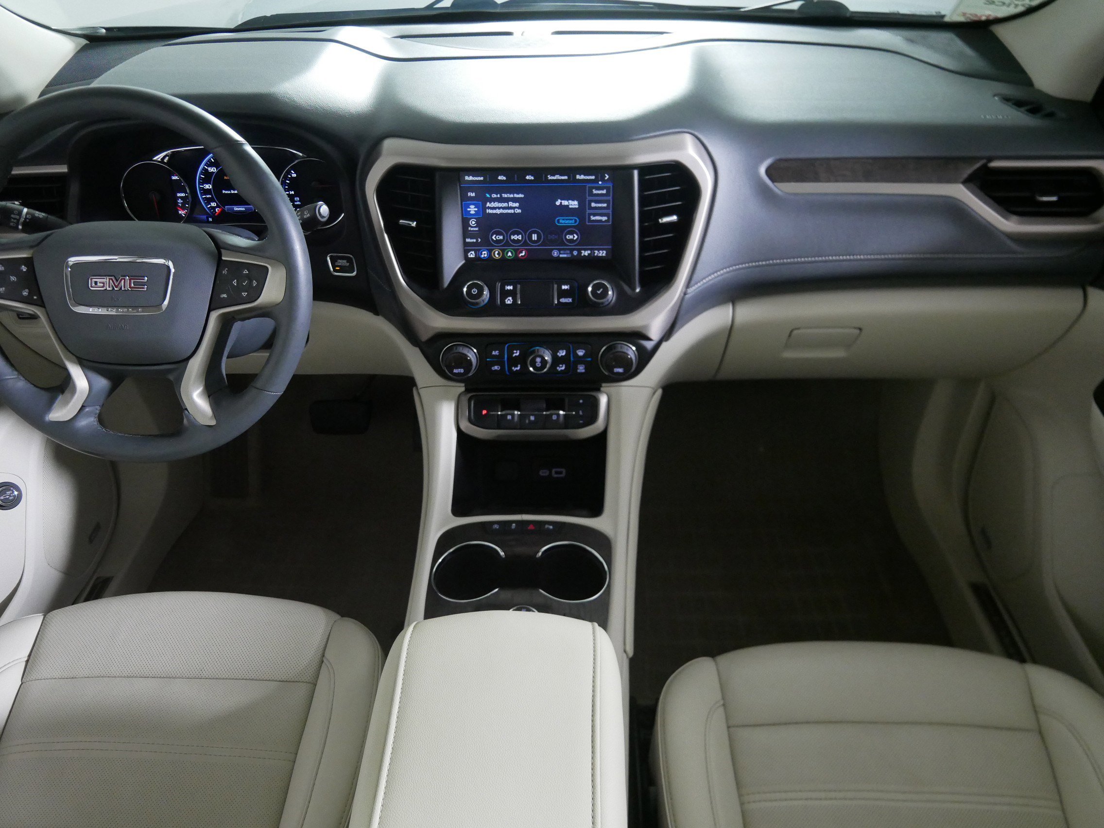 Used 2023 GMC Acadia Denali w/ Denali Ultimate Package image 10