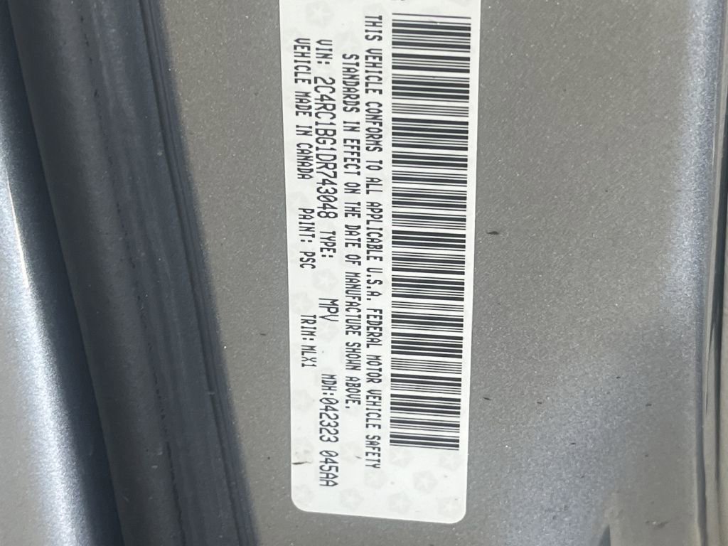 Used 2013 Chrysler Town & Country Touring FWD image 9