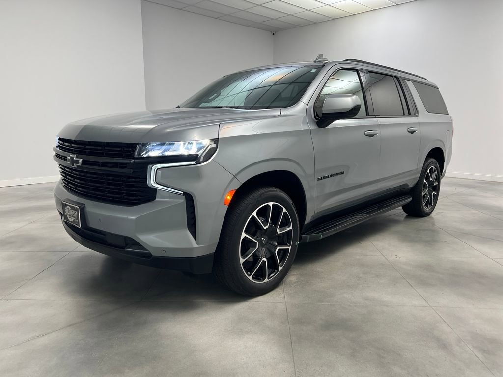 Used 2024 Chevrolet Suburban RST image 3