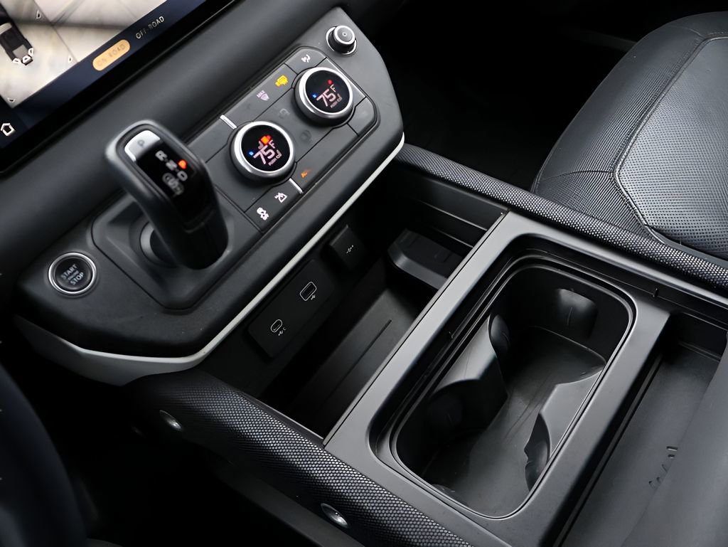 Used 2022 Land Rover Defender 110 X-Dynamic SE image 25