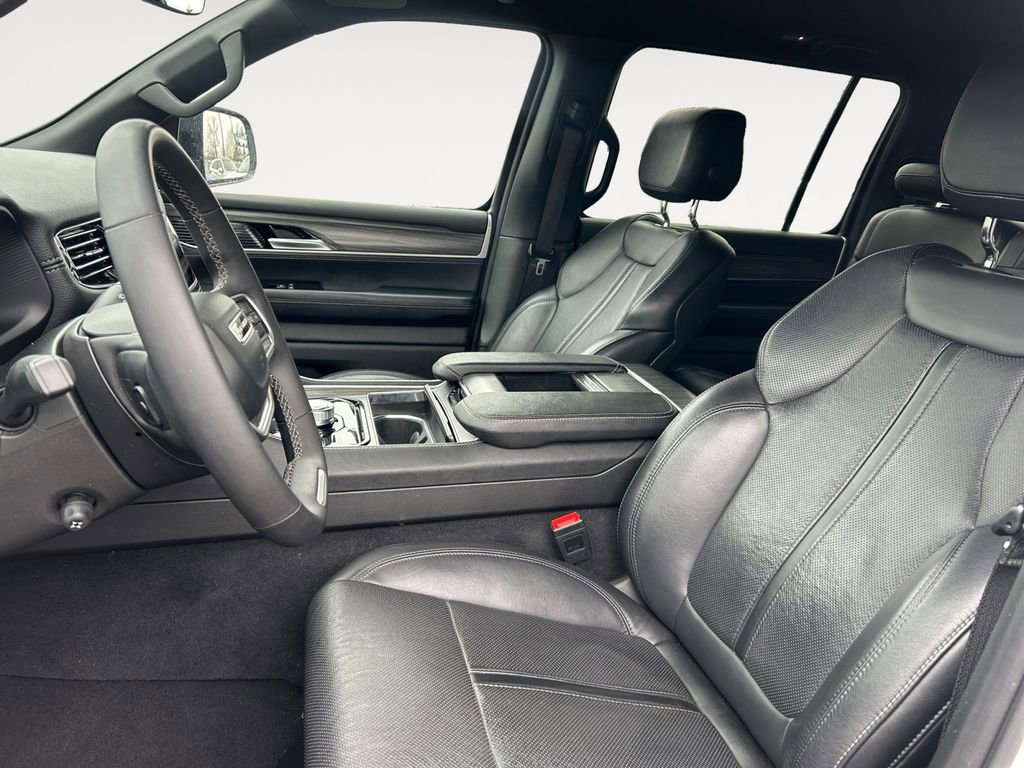Used 2024 Jeep Wagoneer Series II w/ Flexible Seating Group AWD/4WD image 9