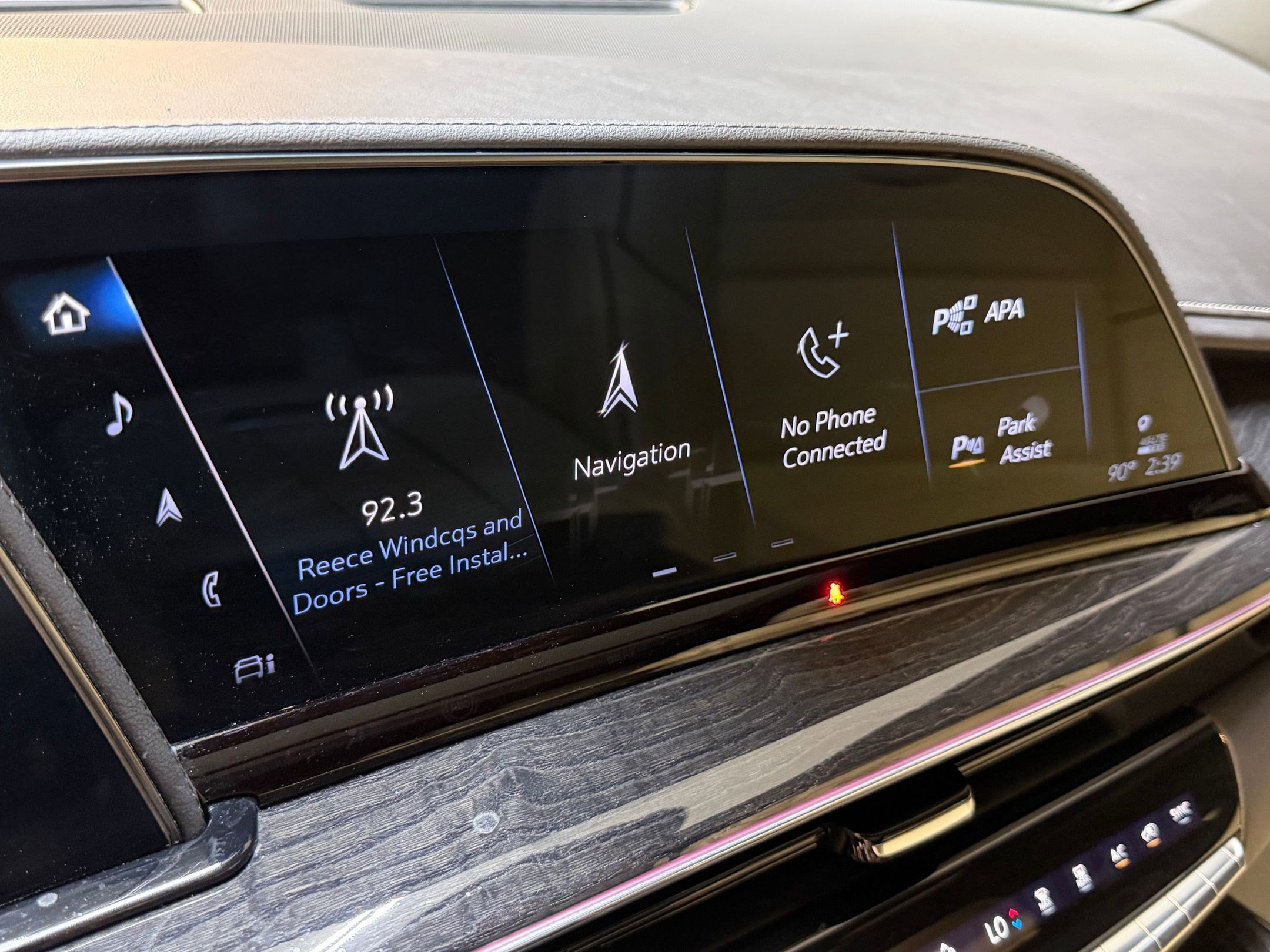 Used 2023 Cadillac Escalade Premium Luxury image 30