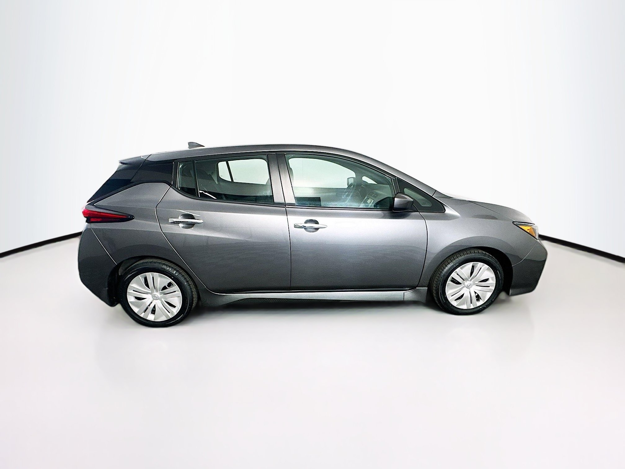 Used 2024 Nissan Leaf S FWD image 10