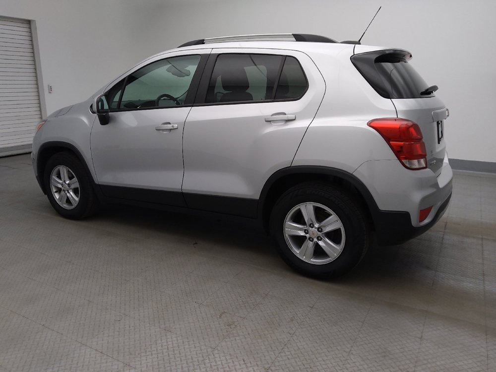Used 2021 Chevrolet Trax LT w/ LT Convenience Package FWD image 3