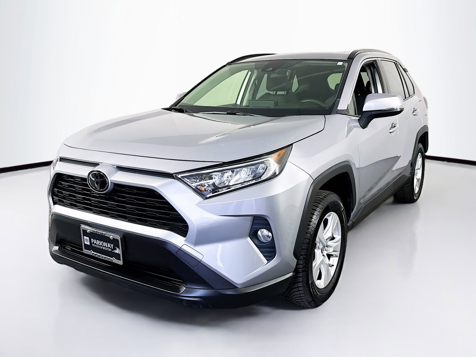 Used 2019 Toyota RAV4 XLE w/ Convenience Package AWD/4WD image 3