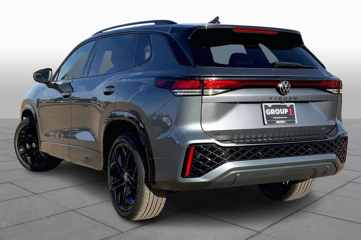 New 2026 Volkswagen Tiguan SE R-Line AWD/4WD image 11