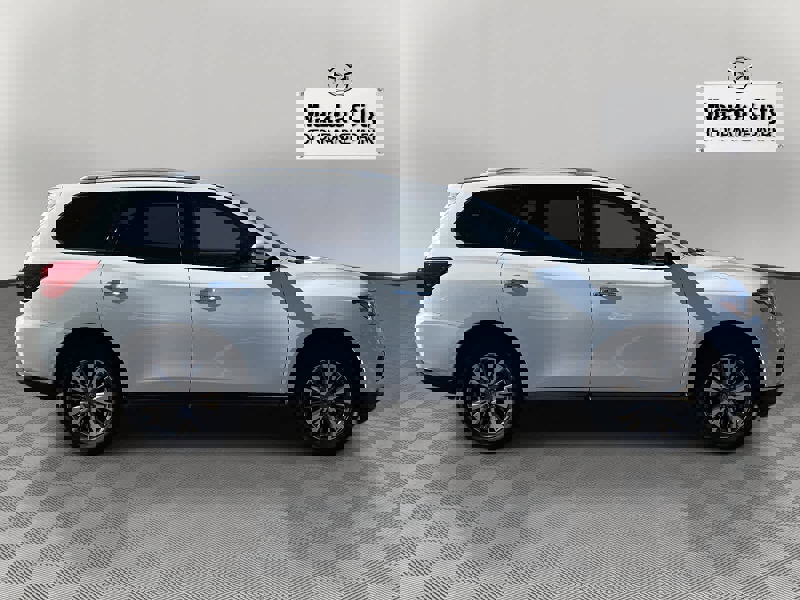 Used 2020 Nissan Pathfinder S image 4