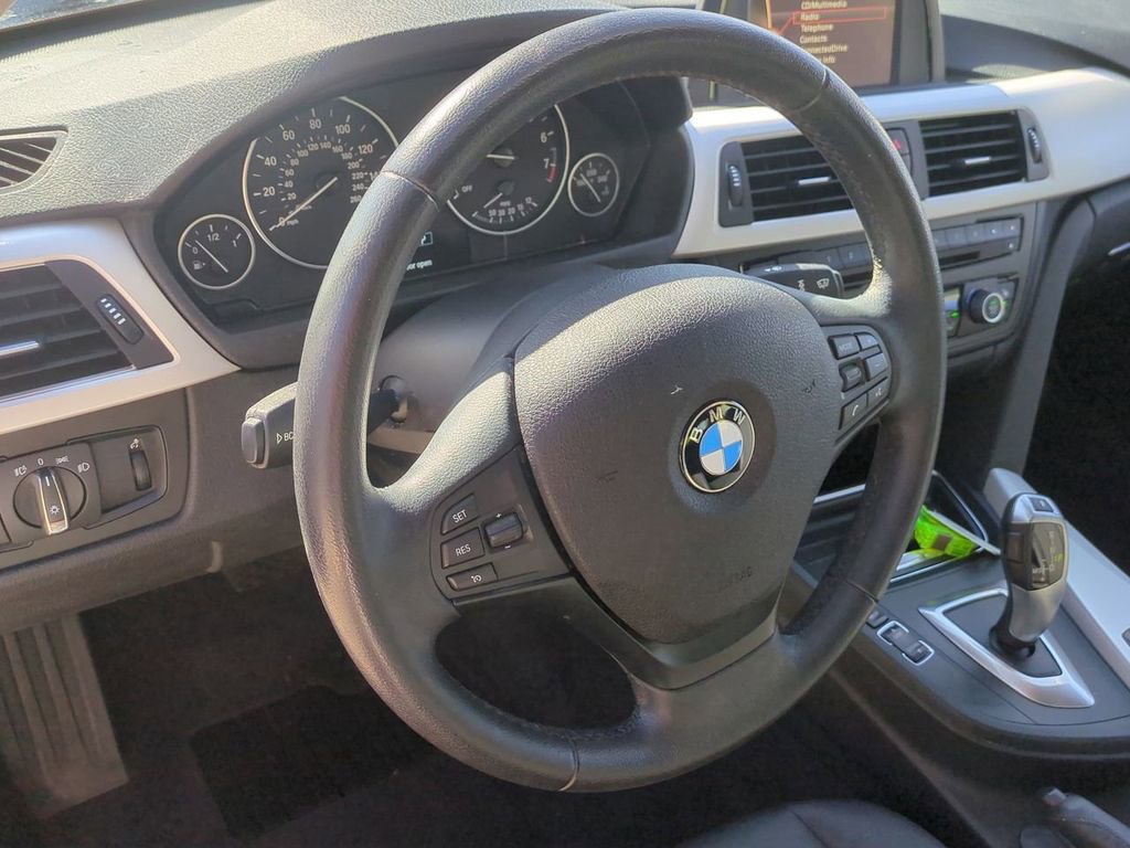 Used 2014 BMW 320i xDrive Sedan AWD/4WD image 14