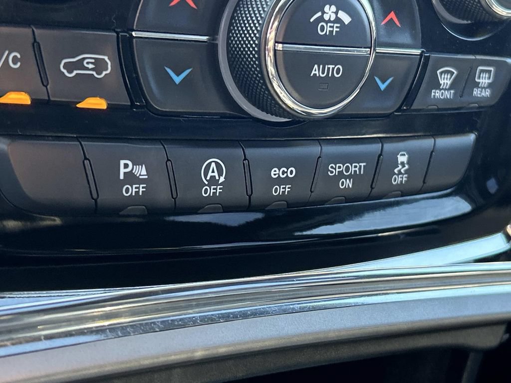 Used 2019 Jeep Grand Cherokee Limited AWD/4WD image 25