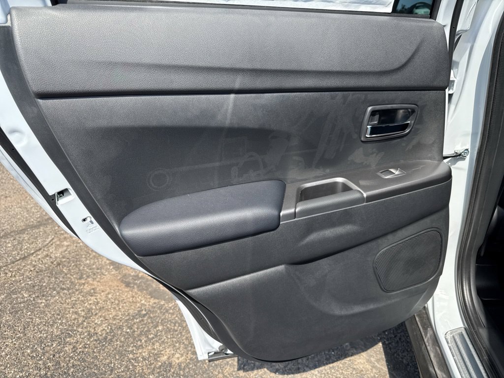 New 2027 Mitsubishi Outlander Sport SE AWD/4WD image 33