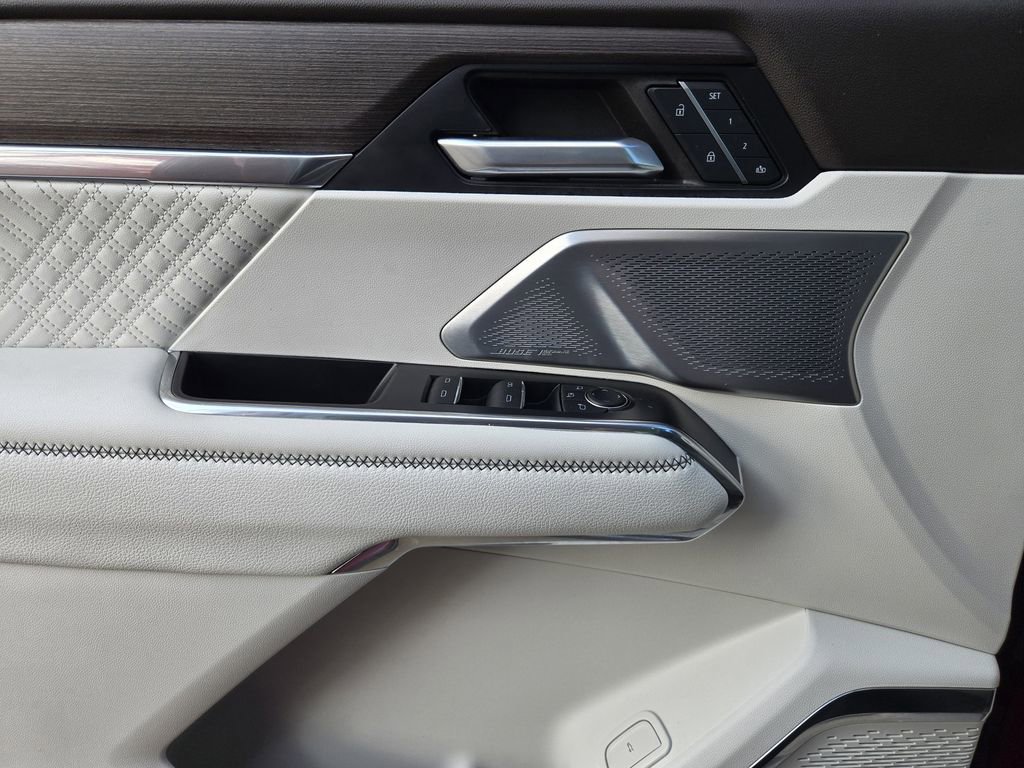 Used 2024 GMC Acadia Denali w/ Super Cruise Package image 19