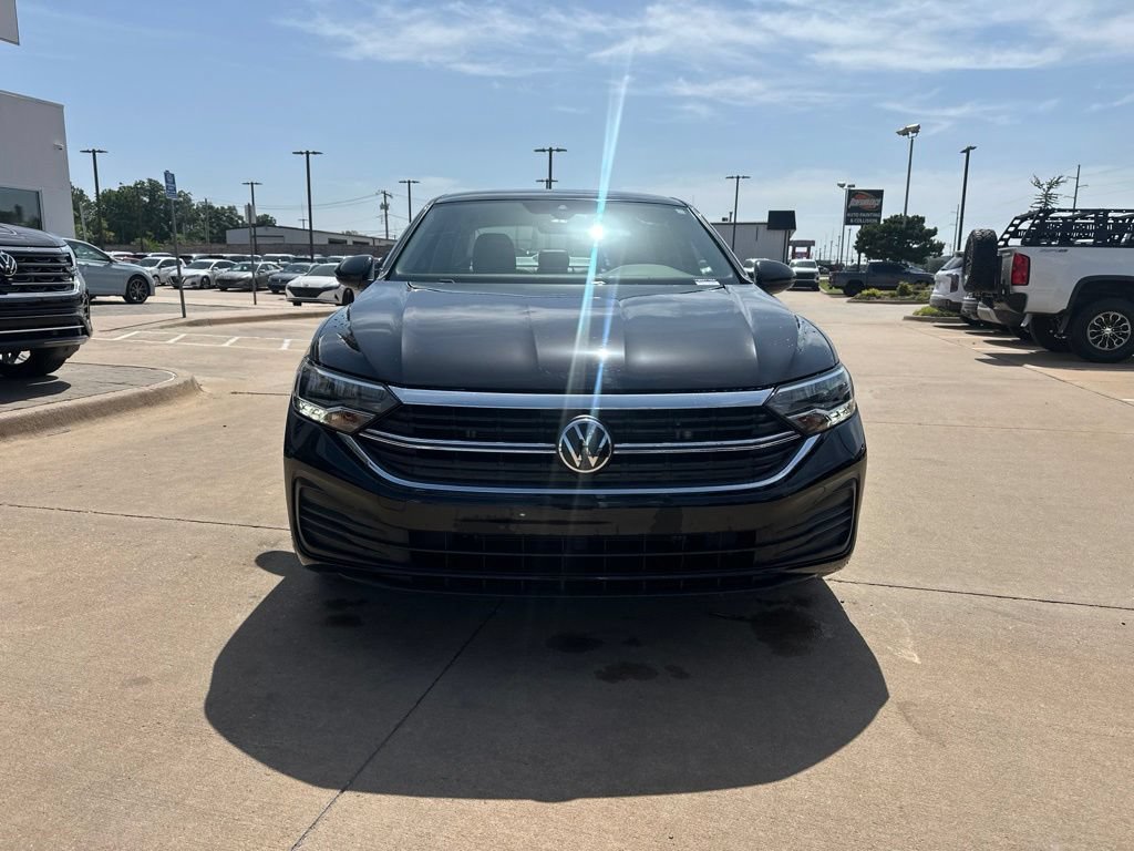 Used 2024 Volkswagen Jetta SE w/ Panoramic Sunroof Package FWD image 2