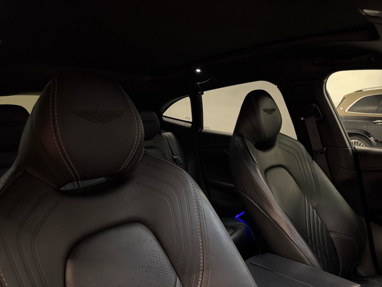 Used 2021 Aston Martin DBX AWD/4WD image 38