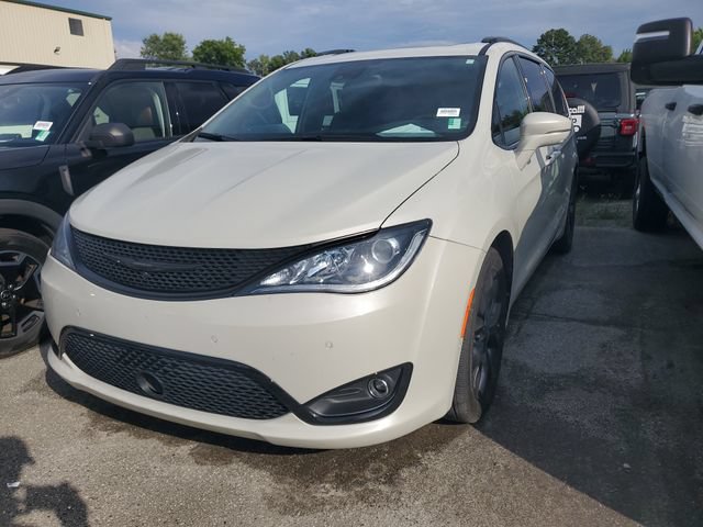 Certified 2019 Chrysler Pacifica Limited w/ Advanced Safetytec Group FWD image 3