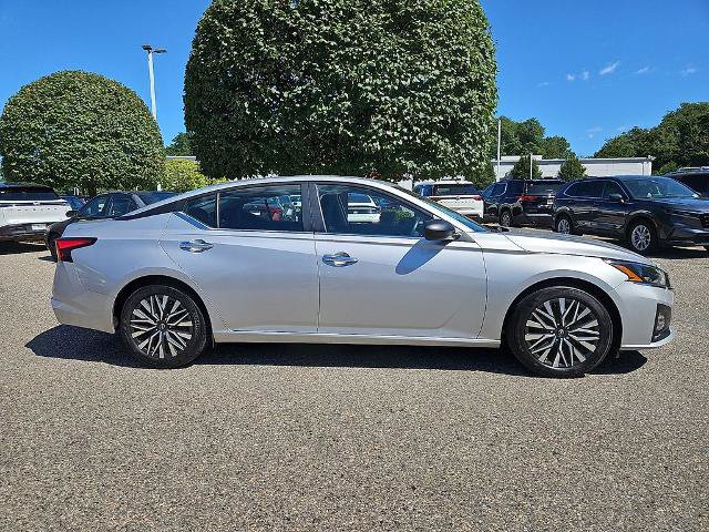 Certified 2024 Nissan Altima 2.5 SV FWD image 9