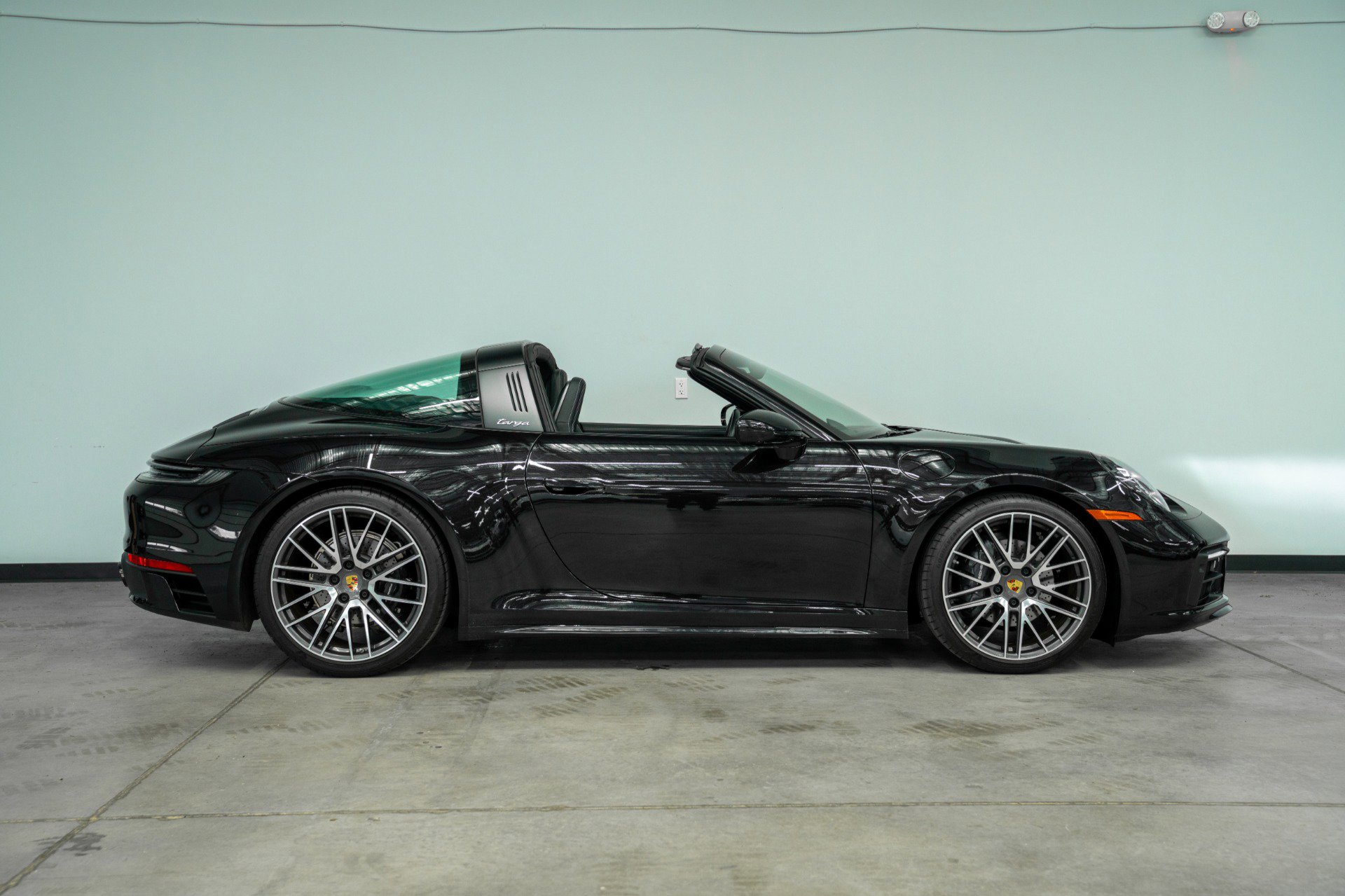 Used 2024 Porsche 911 Targa 4 w/ Sport Package AWD/4WD image 48