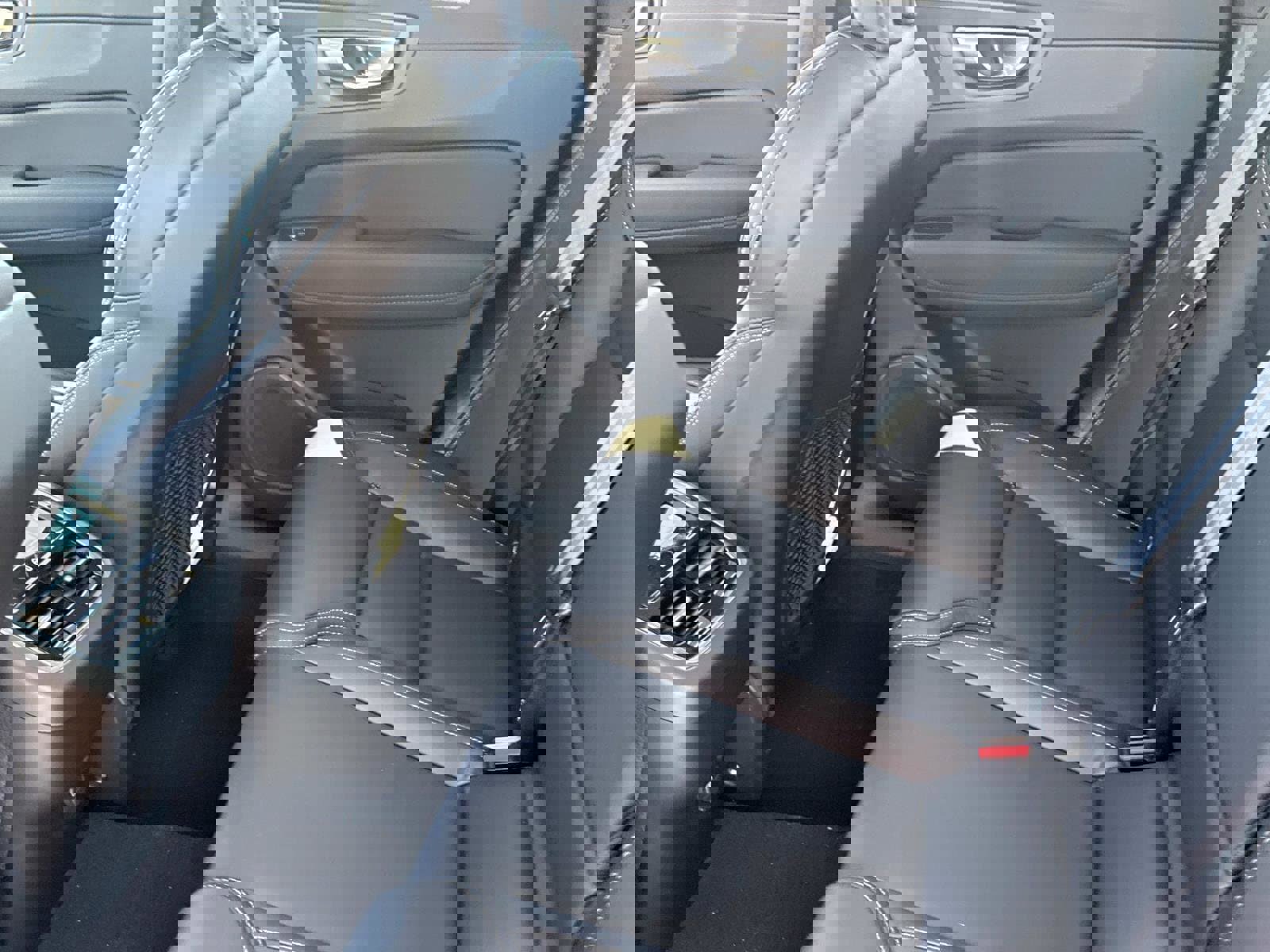 New 2026 Volvo XC60 B5 Ultra w/ Climate Package image 12