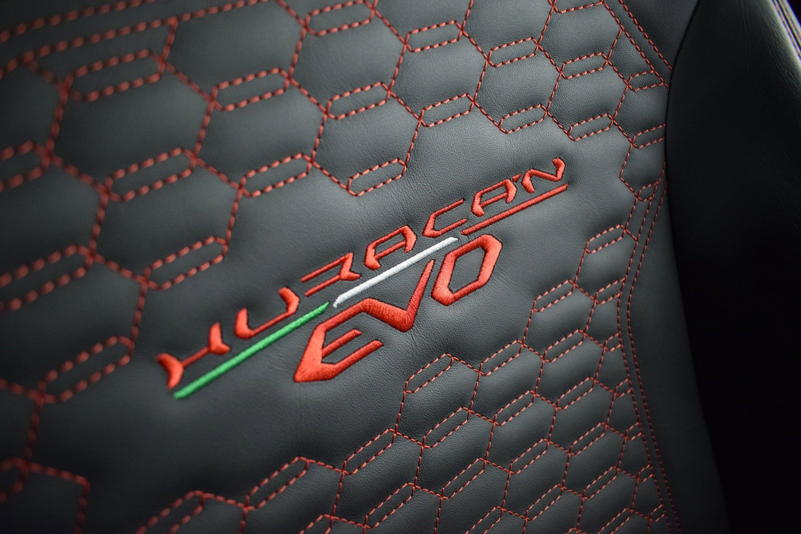 Used 2023 Lamborghini Huracan EVO image 39