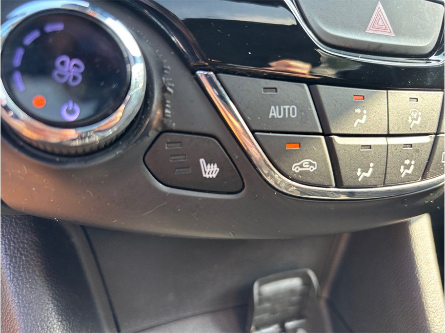 Used 2017 Chevrolet Cruze Premier FWD image 29