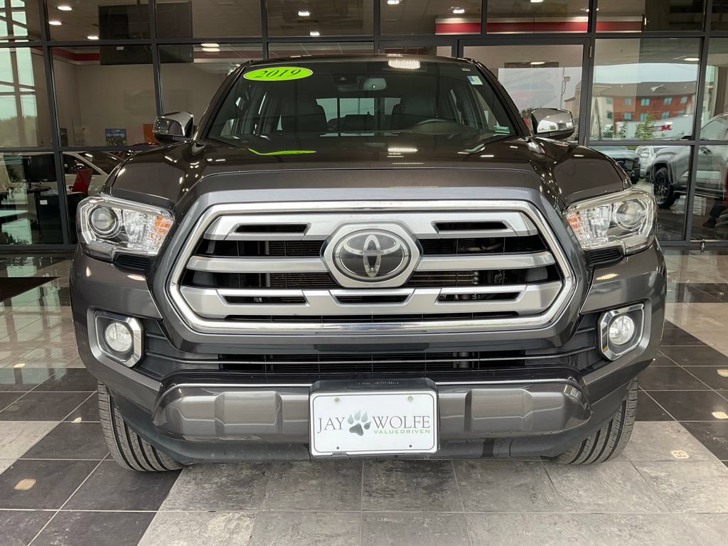 Used 2019 Toyota Tacoma Limited AWD/4WD image 2