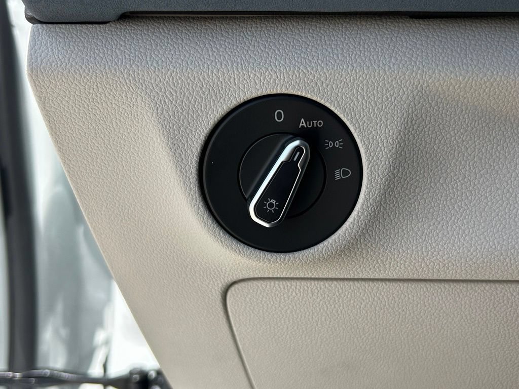 New 2026 Volkswagen Jetta SE FWD image 25