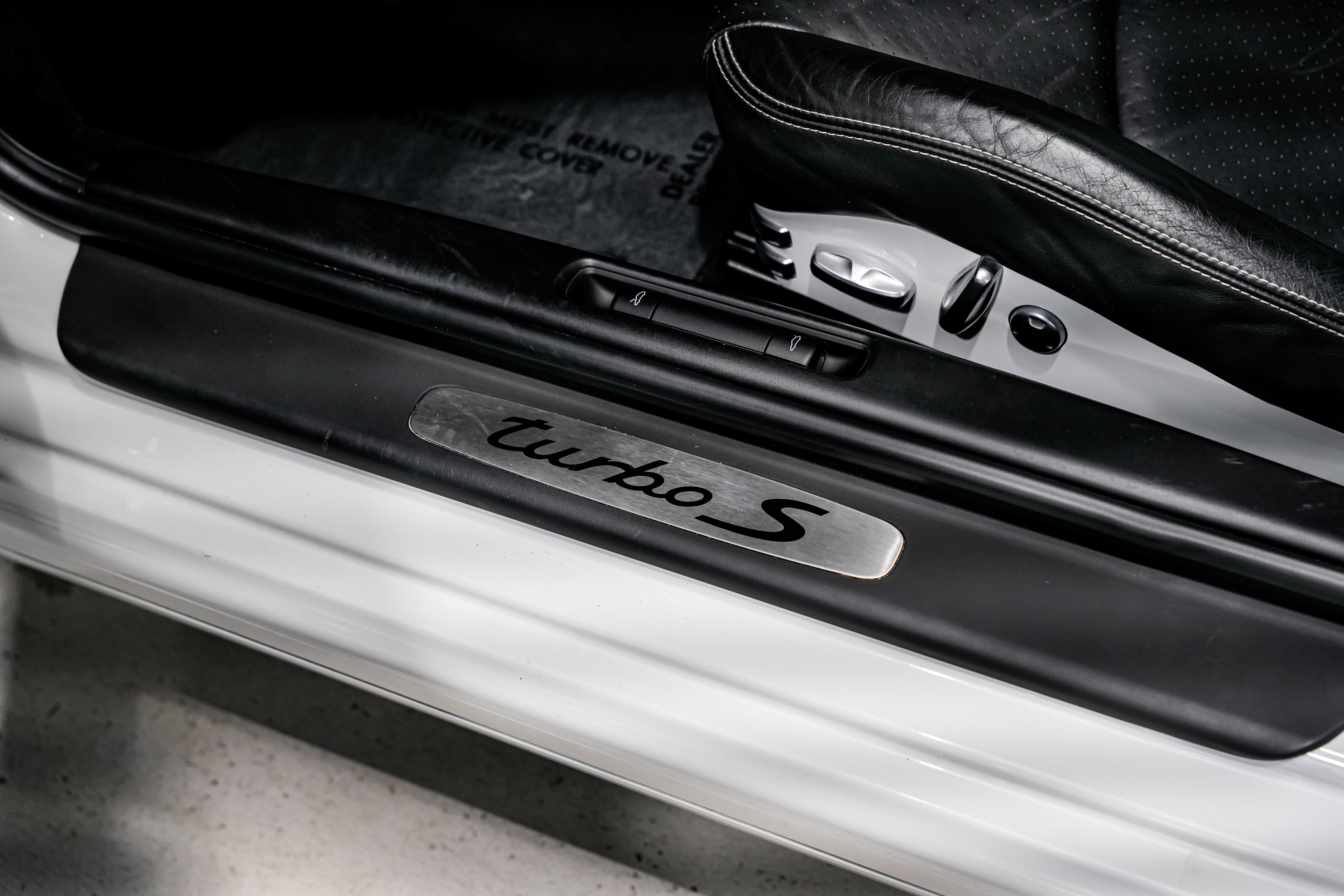 Used 2011 Porsche 911 Turbo S image 25