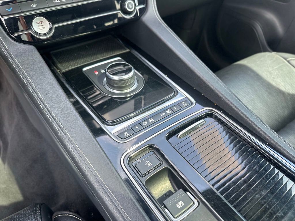 Used 2020 Jaguar F-PACE S AWD/4WD image 32