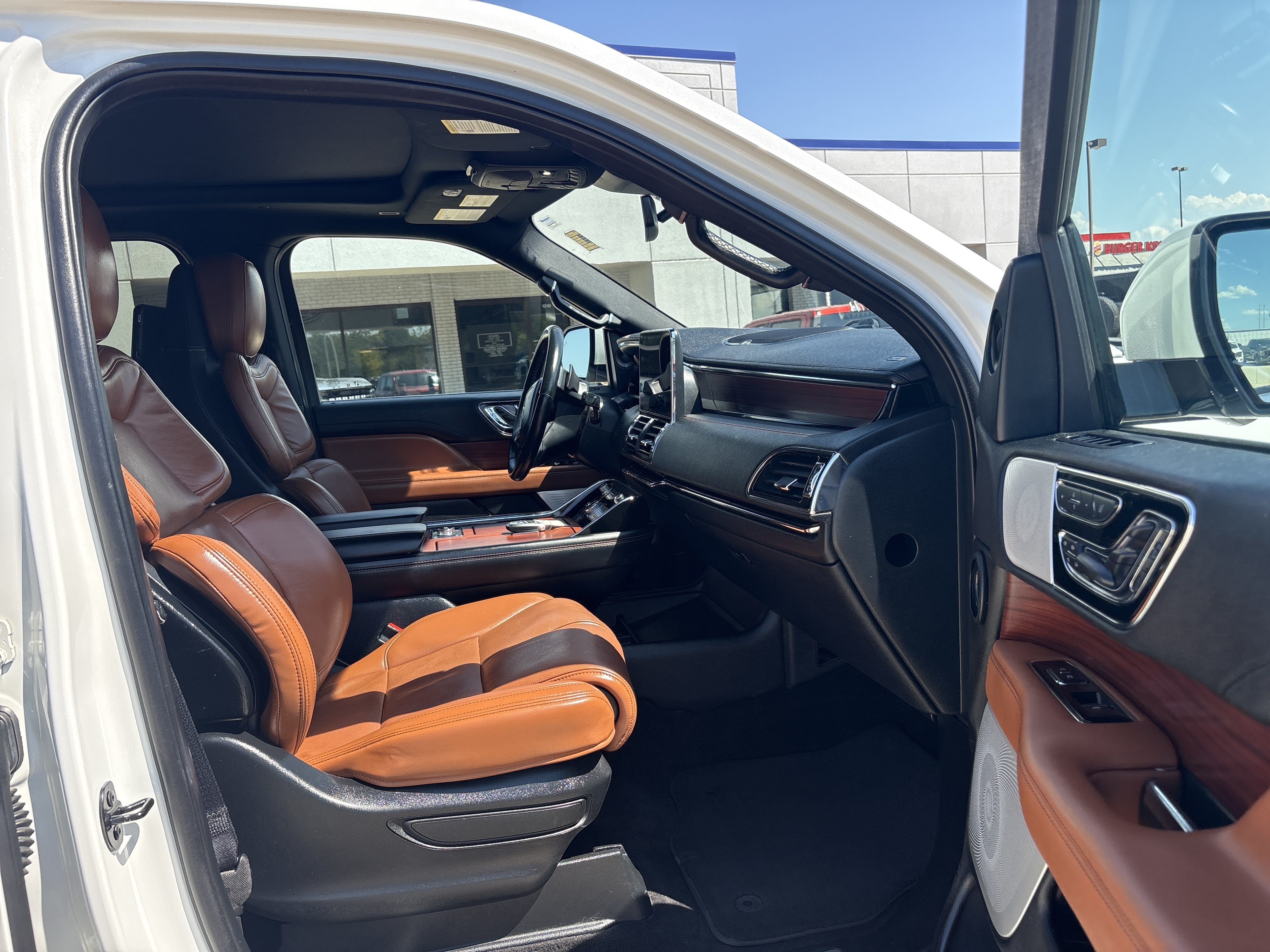 Used 2021 Lincoln Navigator Reserve AWD/4WD image 12