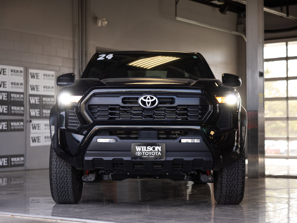 Used 2024 Toyota Tacoma TRD Off-Road AWD/4WD image 3
