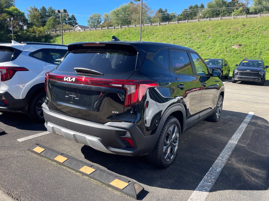 Used 2025 Kia Seltos LX AWD/4WD image 5