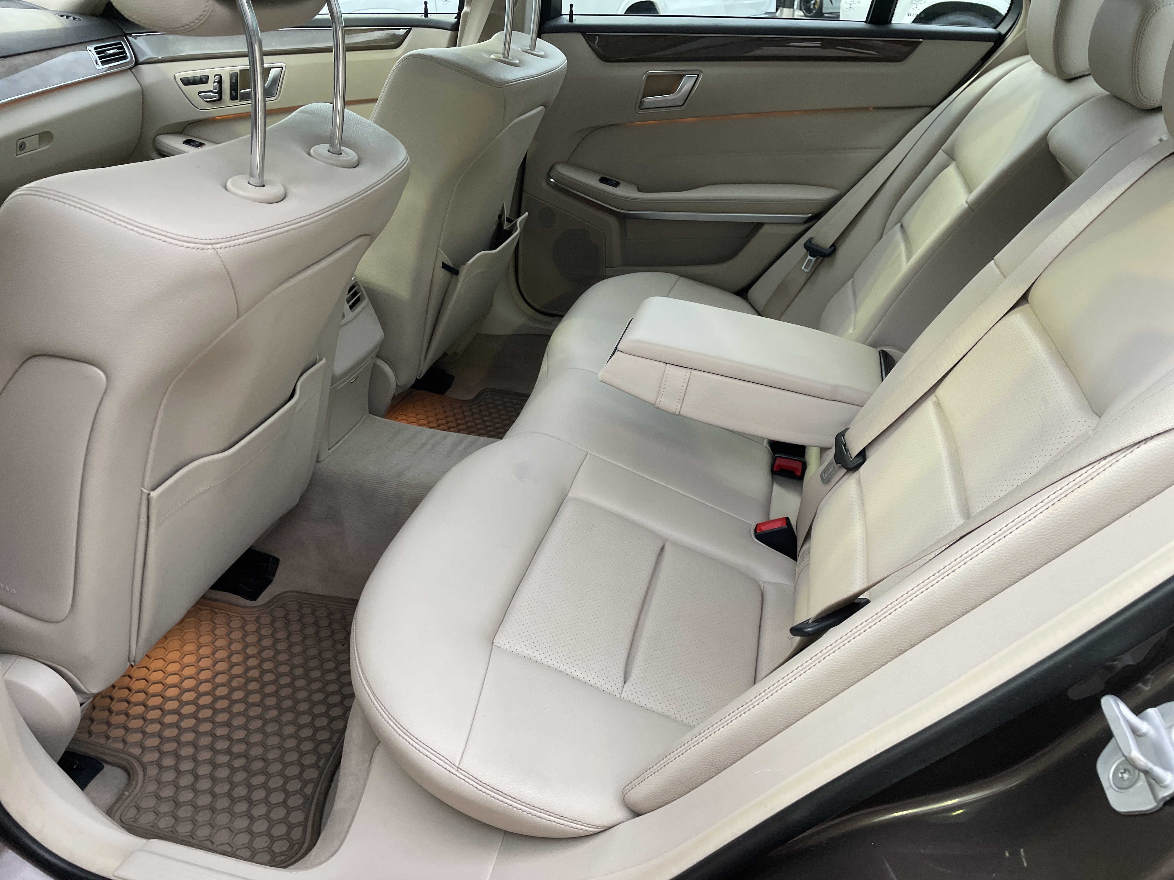 Used 2014 Mercedes-Benz E 250 BlueTEC Sedan image 39