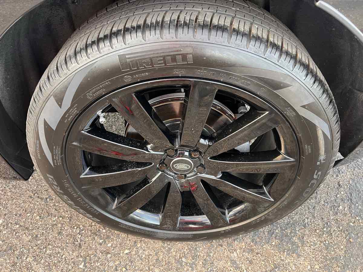 Used 2019 Land Rover Range Rover Velar R-Dynamic SE image 7