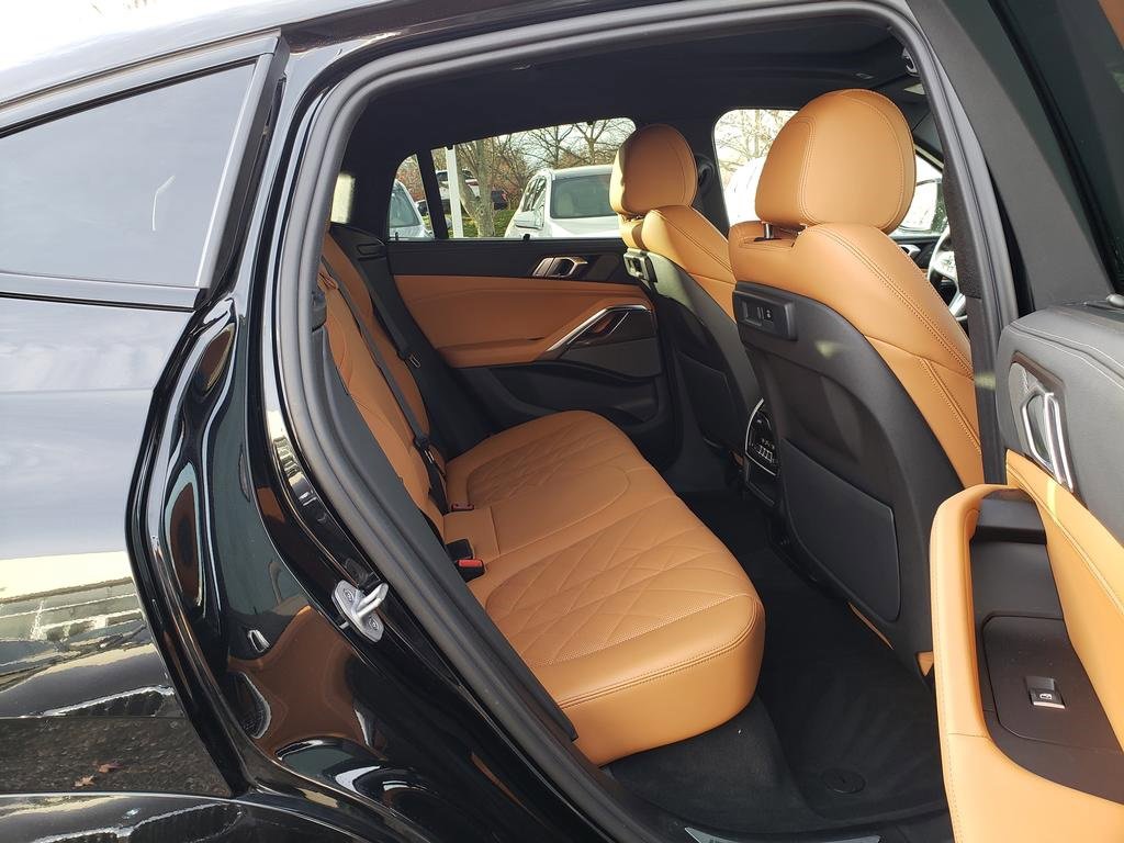 Used 2023 BMW X6 xDrive40i w/ Executive Package image 11