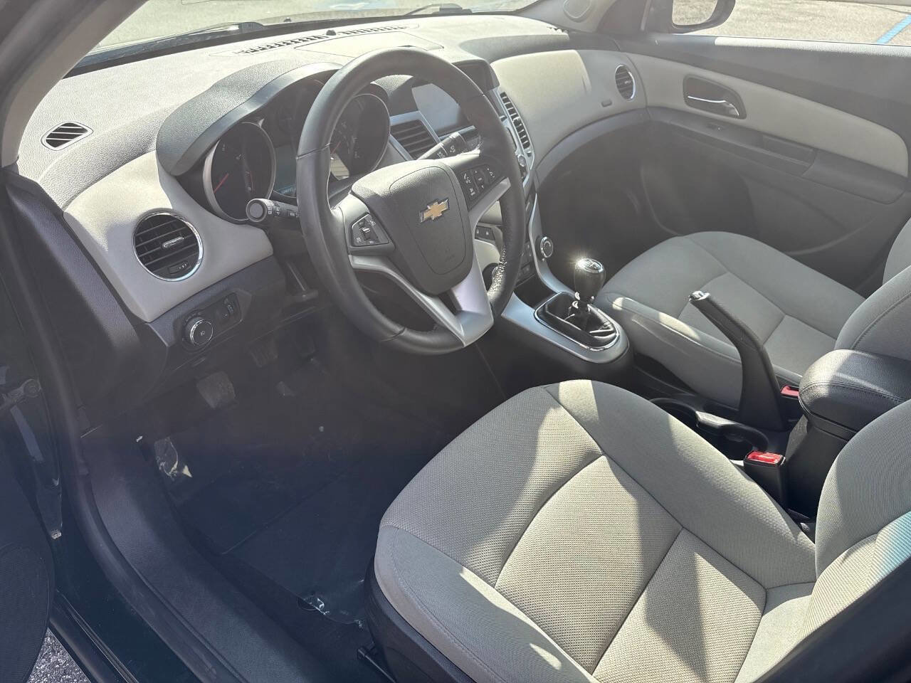 Used 2014 Chevrolet Cruze LT w/ Technology Package image 11