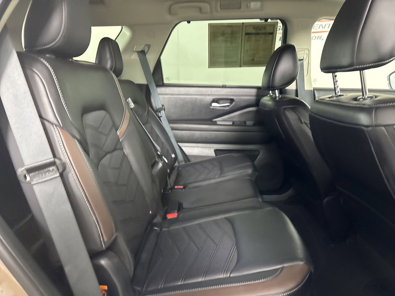 Used 2024 Nissan Pathfinder Platinum w/ Cargo Package image 27