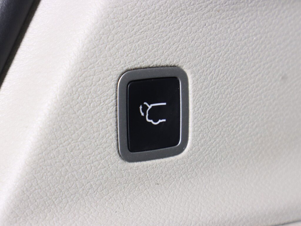 Used 2022 Chrysler Voyager LX image 36