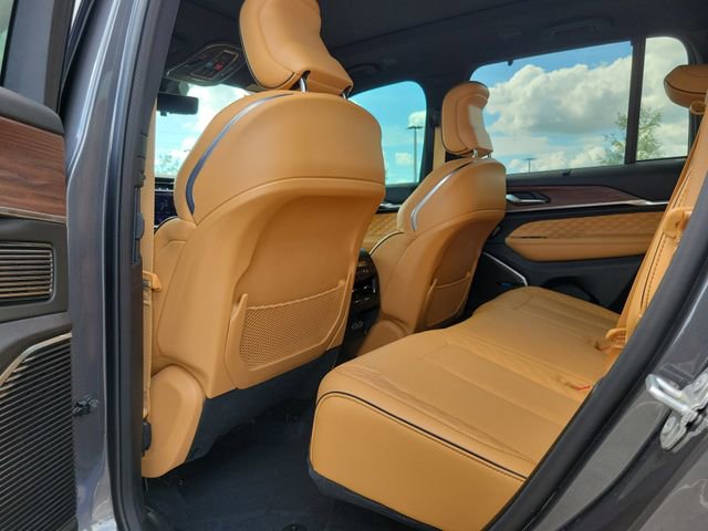 Used 2025 Jeep Grand Cherokee Summit w/ Adv Protech Group IV AWD/4WD image 12