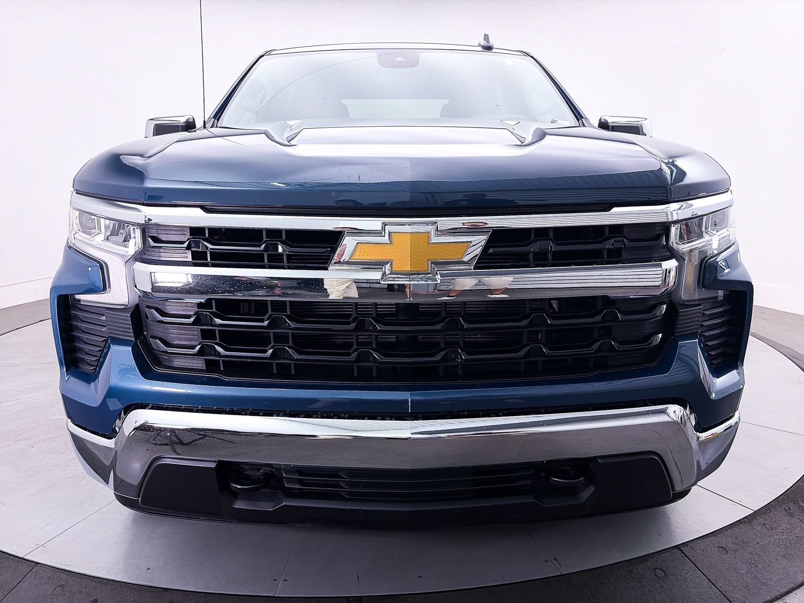 Used 2024 Chevrolet Silverado 1500 LT AWD/4WD image 13