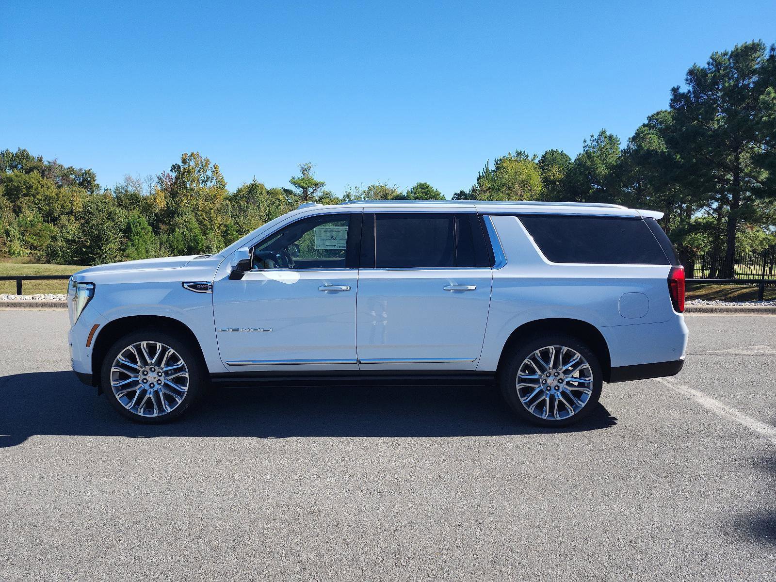 New 2026 GMC Yukon XL Denali w/ Denali Reserve Package image 2