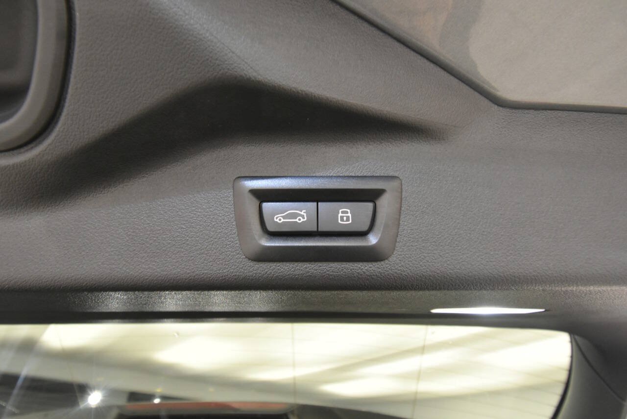 Used 2024 BMW X5 xDrive40i w/ Premium Package AWD/4WD image 39