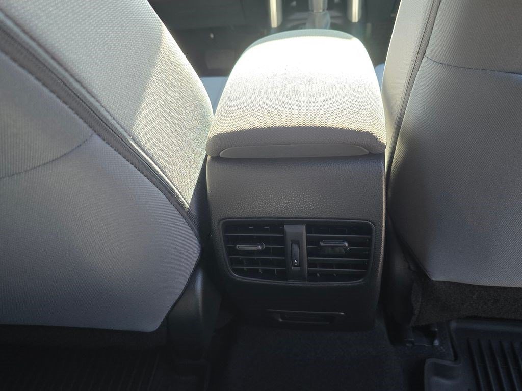 Used 2025 Toyota Corolla Cross AWD Hybrid w/ Moonroof Package image 31