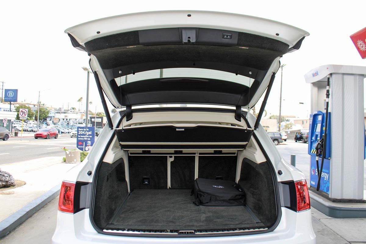 Used 2020 Bentley Bentayga Plug-In Hybrid AWD/4WD image 37