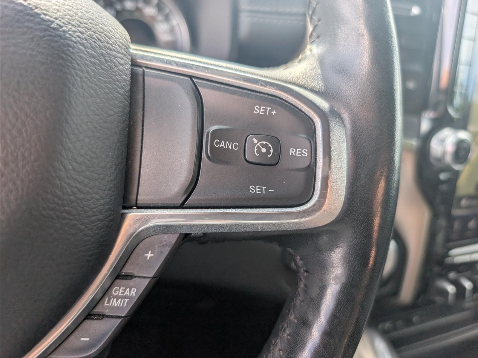 Used 2019 RAM 1500 Laramie AWD/4WD image 25
