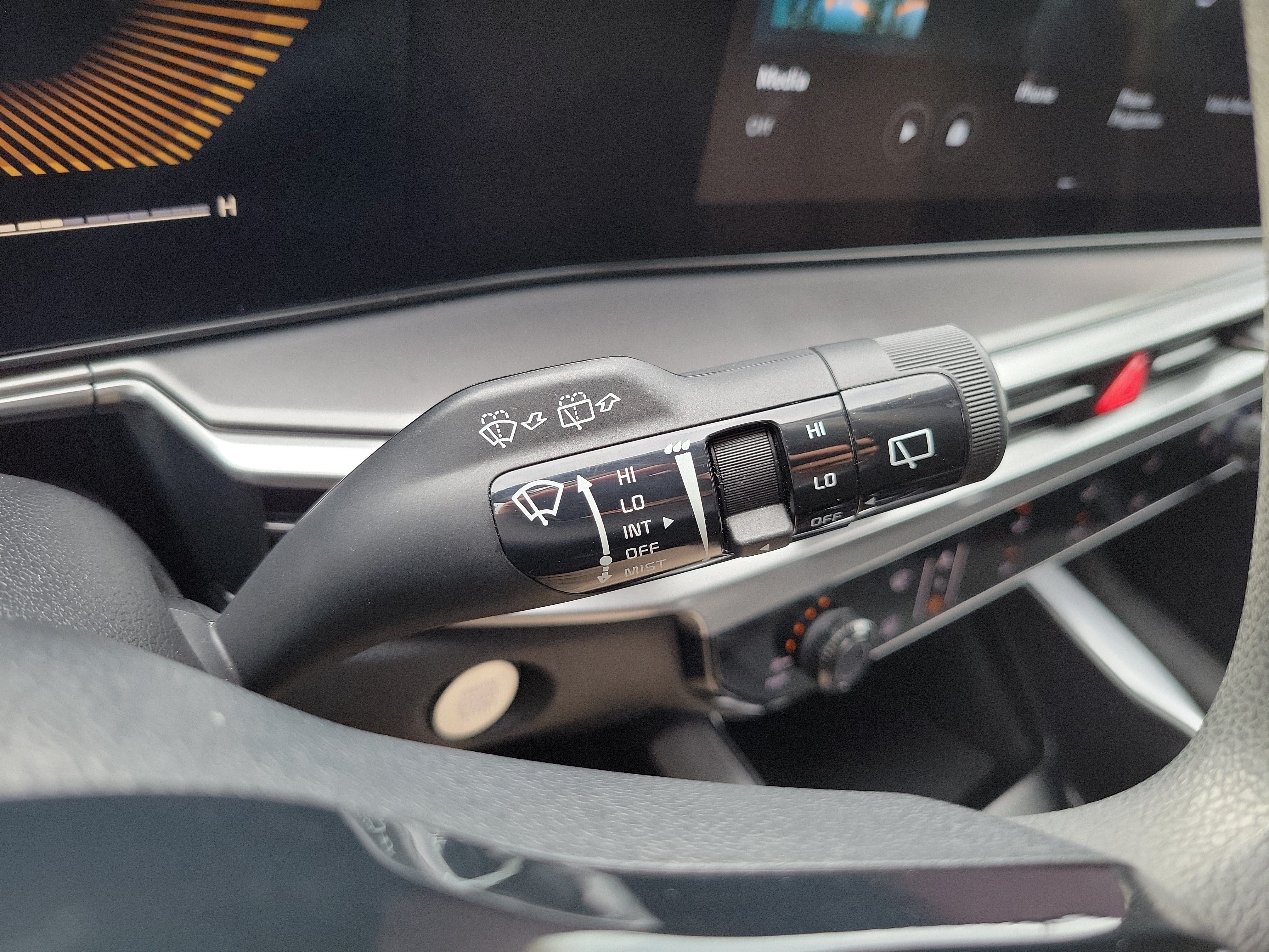 Certified 2024 Kia Sorento LX FWD image 30