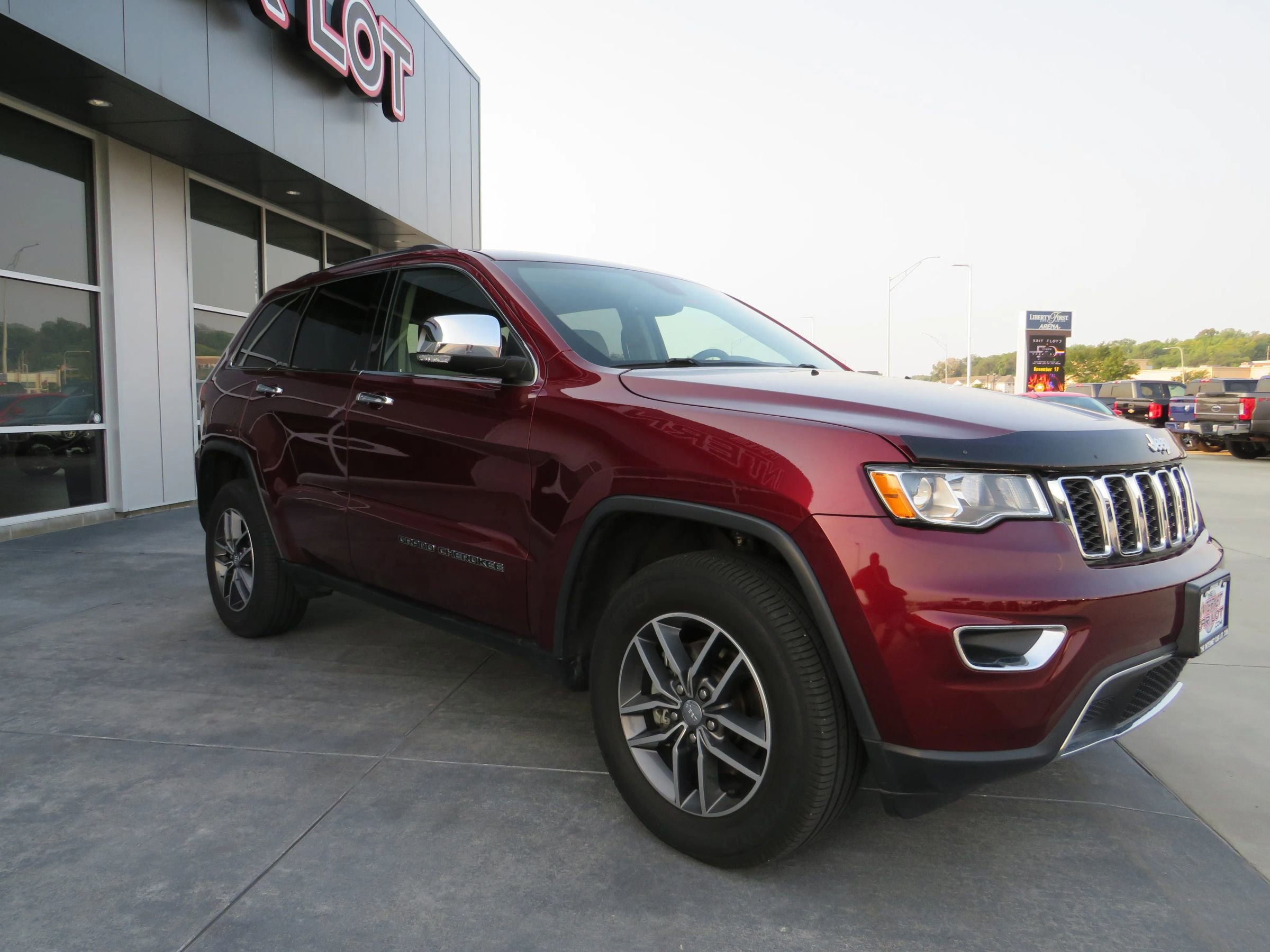 Used 2018 Jeep Grand Cherokee Limited image 9