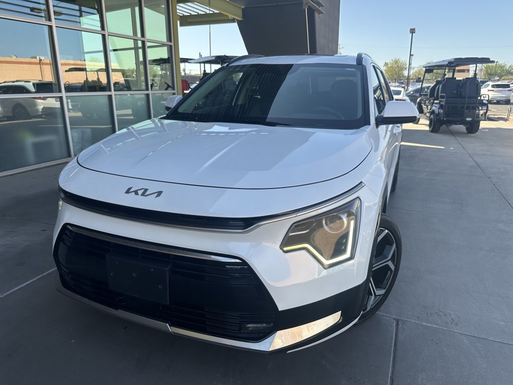 Used 2023 Kia Niro EX Touring image 2