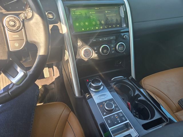 Used 2017 Land Rover Discovery HSE AWD/4WD image 2