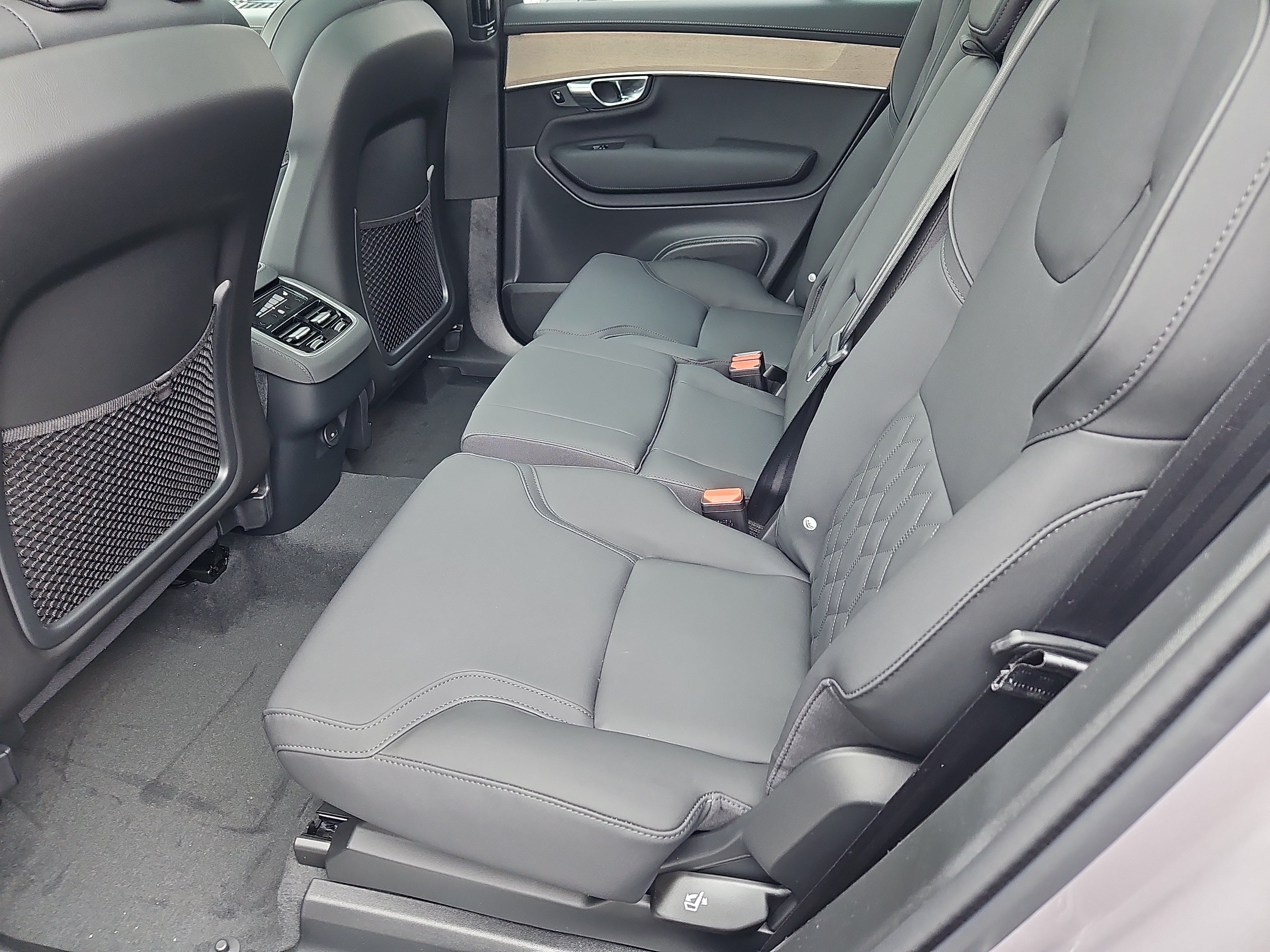 New 2026 Volvo XC90 B6 Plus w/ Protection Package Premier AWD/4WD image 21