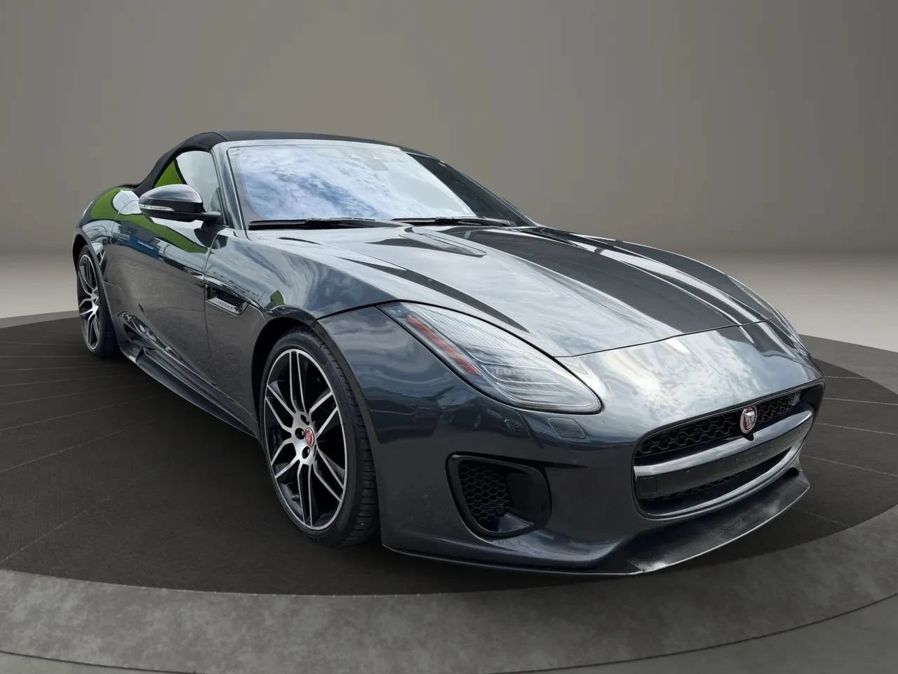 Used 2020 Jaguar F-TYPE Convertible RWD image 4